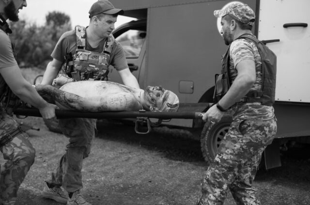 Evacuation of a wounded soldier by Ukrainian military on the Kherson frontline.